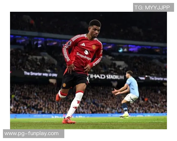 意甲焦点战:本菲卡与曼联激战成平局绝杀瞬间引发全场热烈反响