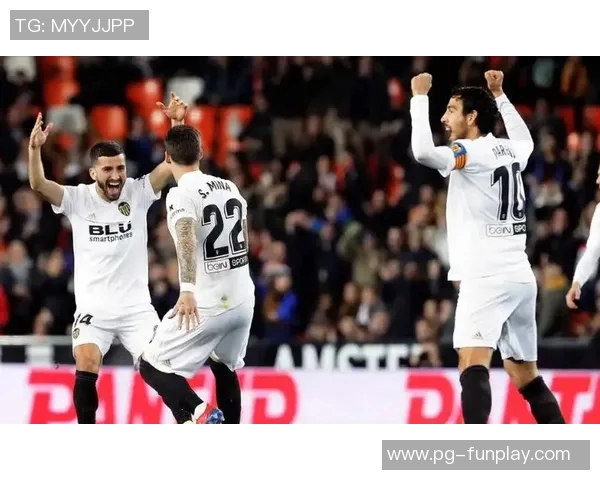 中超激战：多特蒙德3-0战胜皇马红牌事件引发全场热议与转会传闻